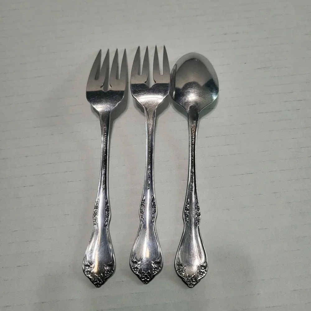 Oneida MANSFIELD Amadeus Stainless‎ Rogers Deluxe Flatware Salad Forks & A Spoon